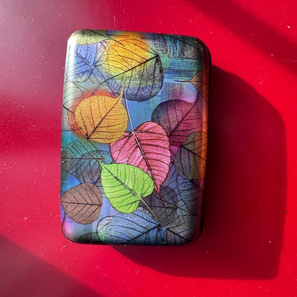 NWoT Hard case Wallet Credit Cards Holder Autumn Leaves print, Like new - Picture 2 of 3